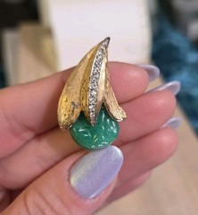 Vtg Marvella Green Jade Goldtone Clip On Earrings #110