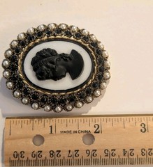 🤍🖤 Vintage Black & White Cameo Brooch — Jet Rhinestones & Faux Pearls