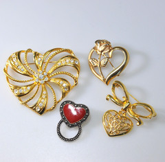 vtg to now HEART BROOCH Pins Rhinestone dangle charm 2 signed RDC Avon LL47