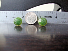 VINTAGE 1970s HANDMADE CARVED GREEN JADE FLOWER YELLOW GOLD PLATED STUD EARRINGS