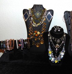 Vintage & Modern Assorted Jewelry lot- very nice!