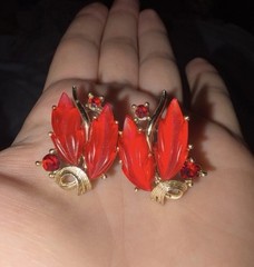 Vintage 1950s Lisner Signed Red Jelly Lucite Leaf Clip On Earrings Rhinestone