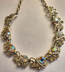 Vtg Coro – Signed – Beautiful Ivy Lace & AB Rhinestone Necklace