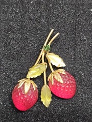 Vintage Austria Strawberry Brooch Frosted Red Glass Fruit Rhinestone Pin