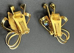 Hobé Gold Tone Flower Clip On Earrings W Amber/Champagne AB Crystals
