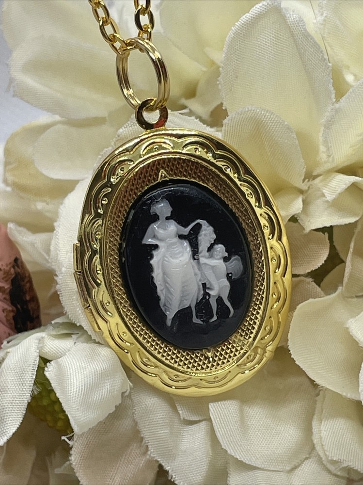Maiden Cherub Angel Wedding jewelry Cameo Locket Pendant Necklace Gold Mom Gift