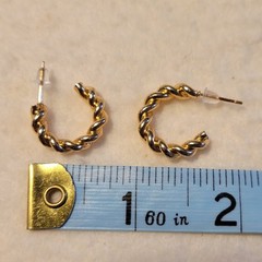 Vintage Unsigned Gold Tone Twisted Wire Retro Hoop Stud .75″ Earrings B