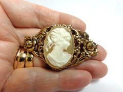 vintage gold tone cameo pin in floral frame sz 2 in wide wgt 9.6 grams girl bust
