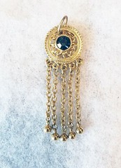 UNBRANDED GOLDTONE BLUE FACETED RHINESTONE FILIGREE DISC PENDANT NO CHAIN