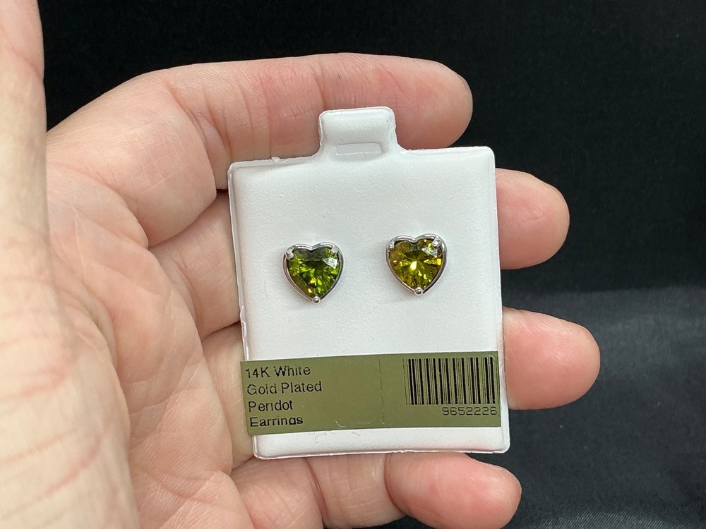 SALE ! Vintage 14k white gold plated heart peridot earrings