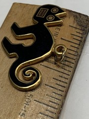 Metropolitan Museum of Art Cat Pendant Black Enamel Signed MMA 1985 Peruvian Exh