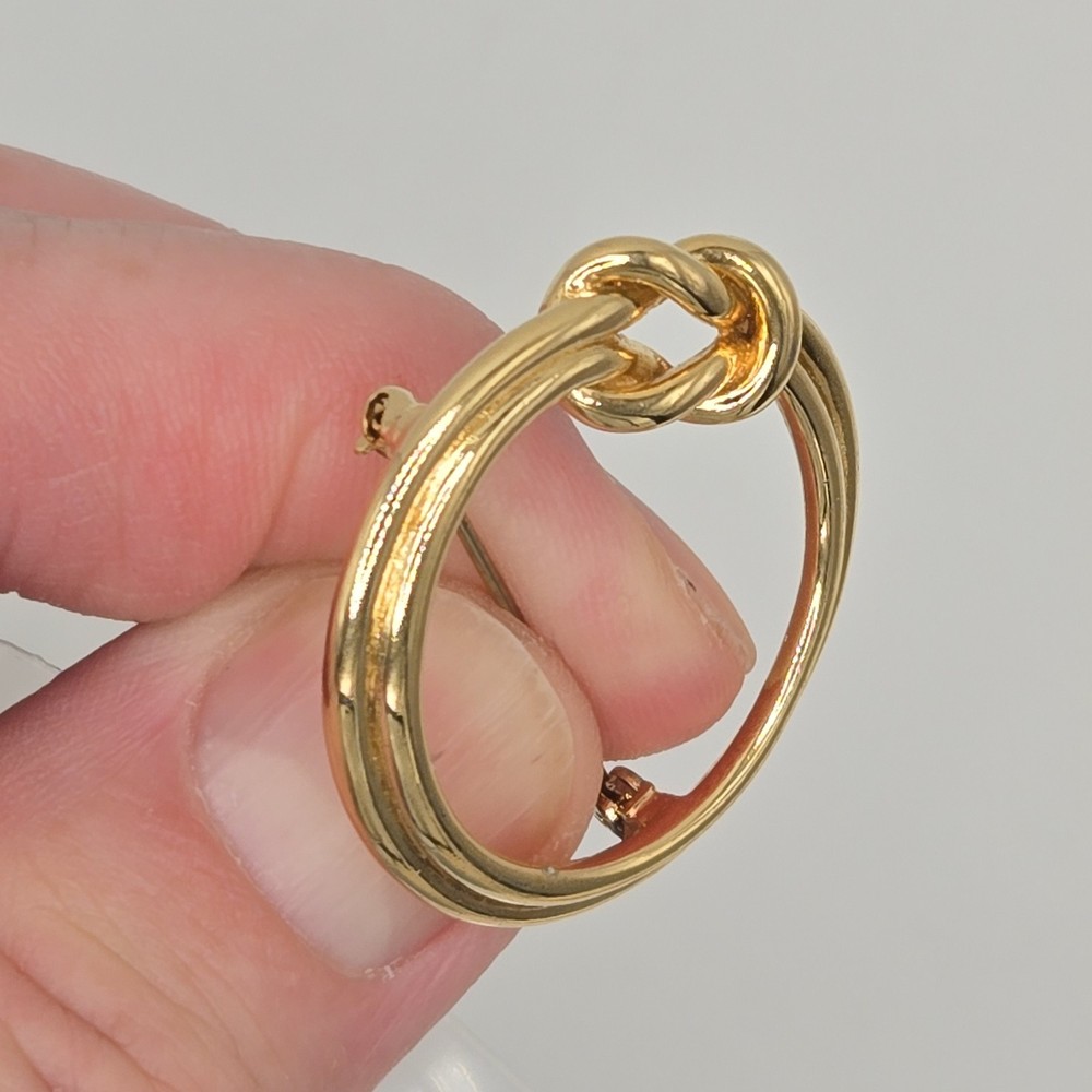 Vtg Monet Gold Tone Circular Knotted Rope Brooch Pin 1.25″