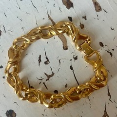Napier Gold Tone Interlocking Loop Link Bracelet 8 Inch Fold Over Clasp Signed