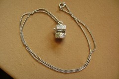 VINTAGE WISHING WELL GOOD LUCK SILVER TONE CHAIN CHARM PENDANT NECKLACE!!!