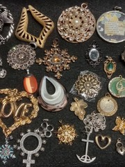 Costume Jewlery Necklace Pendant Lot