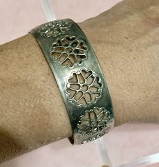 Vintage Silver Plated Metal Openwork Filigree Floral Pattern Cuff Bracelet