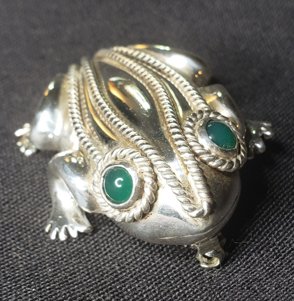 Mexico Sterling Silver Green-Eyed Frog Pin Brooch 18gm