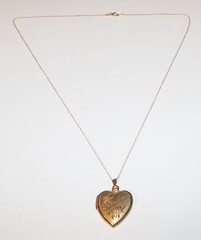 Vtg Gold Filled Grandma & Flowers Heart Locket Pendant Necklace & 18″ Chain