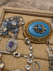 Older Vintage Jewelry 30pcs Lot