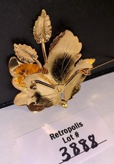 GOLD TONE BROOCH PIN ENAMEL MAPLE LEAF Vintage