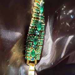 Vintage Juliana Emerald Green Rhinestone Gold Tone Bracelet