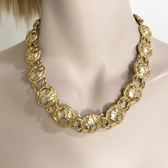 Vintage Faux Pearl Encased Medallion Gold-plated 18-inch Chunky Collar Necklace