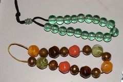 Vintage-now lot of 5 glass plastic metal bead bracelets long one is prayer beads