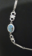 Vtg Sarah Coventry Flat Hammered Link w Turquoise Color Stones – 29 in Necklace