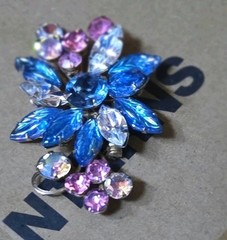 VTG DeLizza Elster Juliana Brooch Molded Givre Blue Glass Pink AB Flower Pin