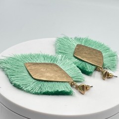 VTG Retro Influence Gold Tone Hammered Diamond Tassel Fringe Earrings Mint Green