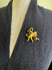 Vtg Metropolitan Museum of Art Cherub Pin 24K Gold Plated w Original Paperwork