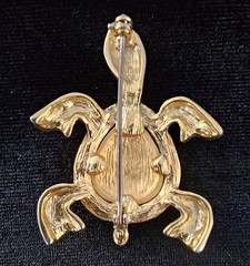 Vtg Lot Gold Tone Nautical Charm Bracelet Sea Turtle & Faux Pearl Crab Brooch