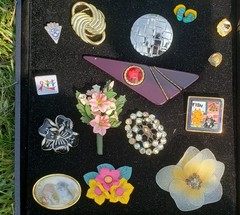 Vintage Brooch Lot: 50 PCS, Krementz, Avon, 18ktGF, Napier, JJ, Coro, AJC, !!!