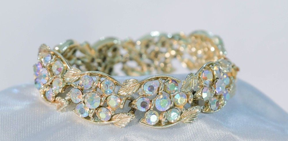 Stunning Vintage BSK Gold tone leaf and Aurora Borealis cluster stone bracelet