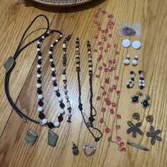 Very Vintage Lot of Costume Jewelry Pieces 17 Pc Project Wearable Signed Stamp88