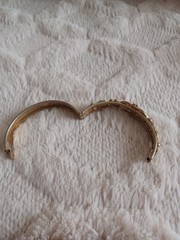 Vintage 1974 Avon Queensbury Victorian Revival Gold Tone Purple Crystal Bracelet