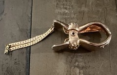 Vintage Hands Sweater Clip, 1940’s 1950’s Glove Clip/Scarf Clip – Rose Gold Tone