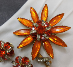 Vintage Selro Selini? Lucite & Rhinestone Gold Tone Floral Set Brooch & Earrings