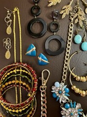 VTG – Modern Jewelry Bracelet Necklace Earring Hair Pin Rhinestone Lot
