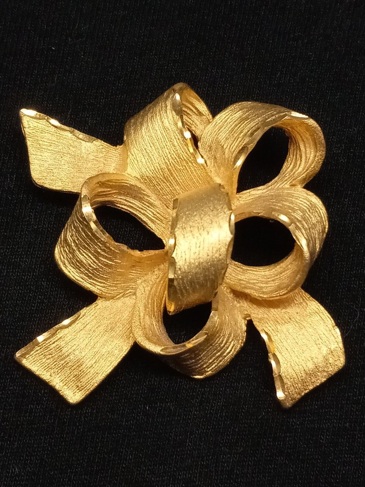 RARE 1950s TONA Textured Diamond Cut 3D Bow Design Brooch