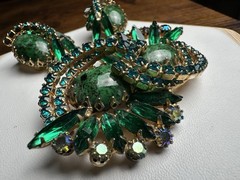 Vintage Juliana D&E Green & Blue Swirl Rhinestone Brooch Pin & Clip Earrings Set