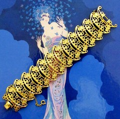 VTG RUNWAY RARE LACY GILT FILIGREE MONET “PRIMAVERA” BRACELET WIDE BOOK PIECE