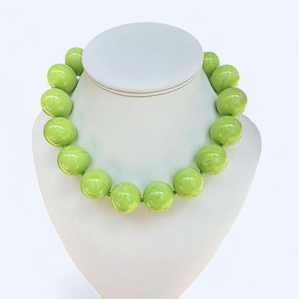 LES BERNARD Choker Chunky Lime Green Lucite Bead Gilded Heavy Turn-Lock Clasp