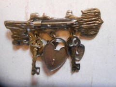 LOT OF 3 VINTAGE UNBRANDED GOLD & BRONZE BROOCHES