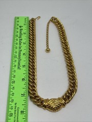 Vintage Gold Tone Chunky Curb Link Chain Necklace Chevron Ribbed Statement 80s