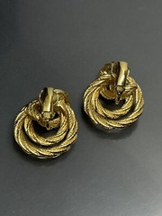Vintage GOLDTONE KNOT TEXTURED ROPE Casual Career Retro 0.9” Clip On Earrings