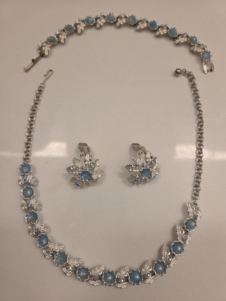 Vintage Judy Lee Necklace, Bracelet, Clip Earrings. Silver & Blue