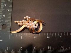 Vintage Mod Monet Brushed Gold Faux Pearl Brooch Signed Asymmetrical Monet Pin
