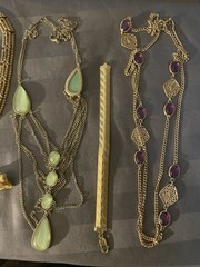 COSTUME JEWELRY LOT 1