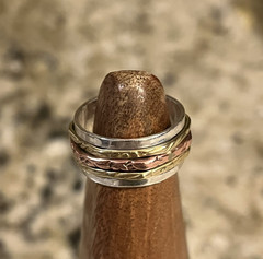 Tri-color sterling .925, brass, and copper spinner ring. Size 7. EUC